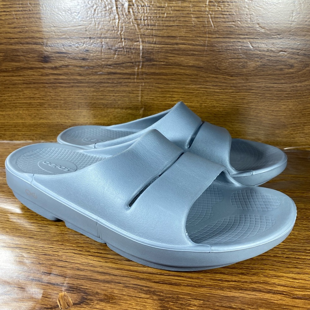 Oofos Mens size 10